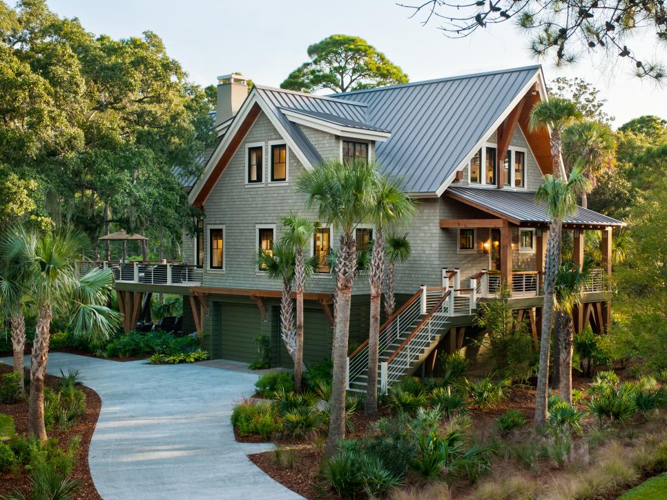 This is a photo of one of Lowcountry Vistas' marquee properties on Kiawah Island, SC 29455. It exemplifies Lowcountry Vistas Charleston's native, low-maintenance landscape design philosophy. 